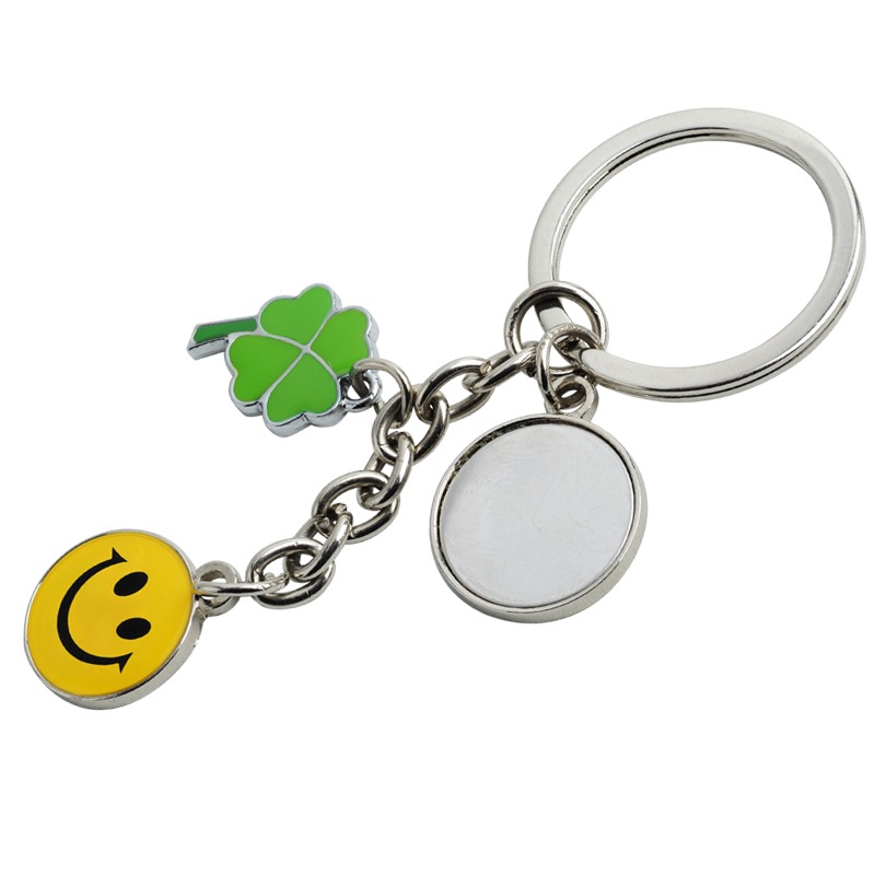 Brelok metalowy Luck, srebrny z grawerem logo b