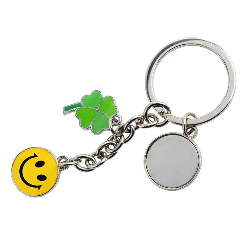 Brelok metalowy Luck, srebrny z grawerem logo c